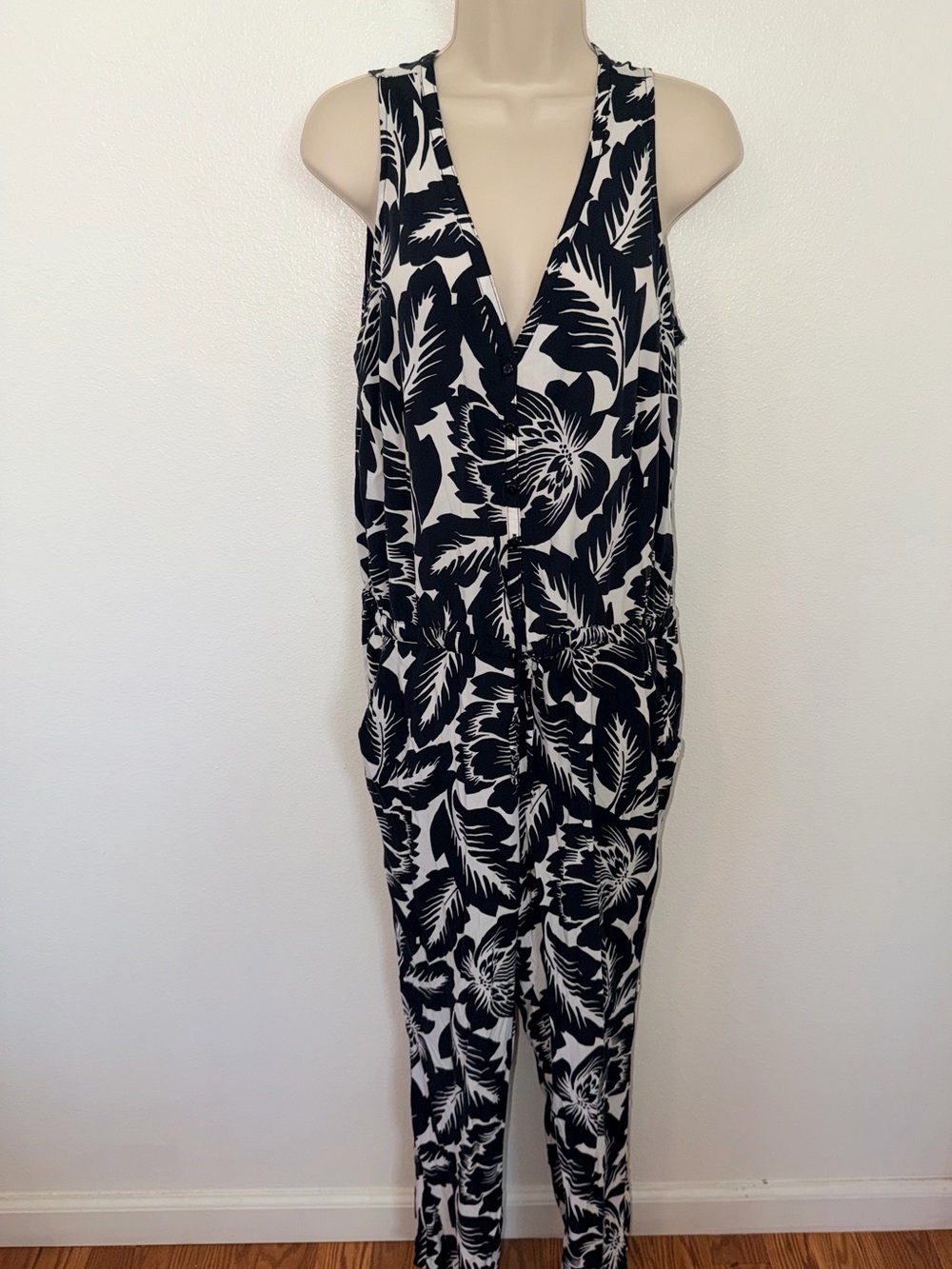 GAP Black and White Floral V-Neck Sleeveless Jumpsuit